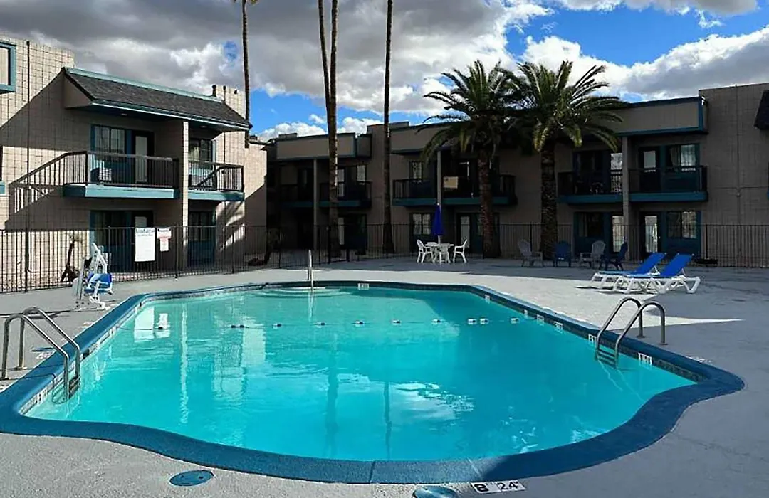 Super 8 By Wyndham Mesa Downtown Near Convention Center-1