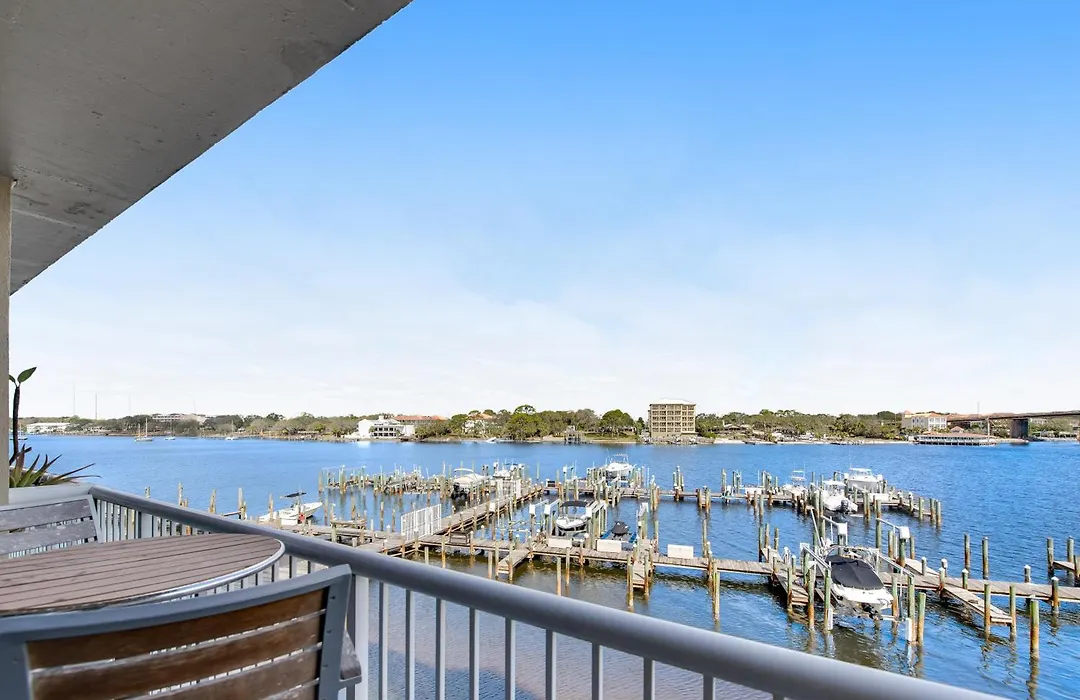 Palm Court Yacht Club #303-1