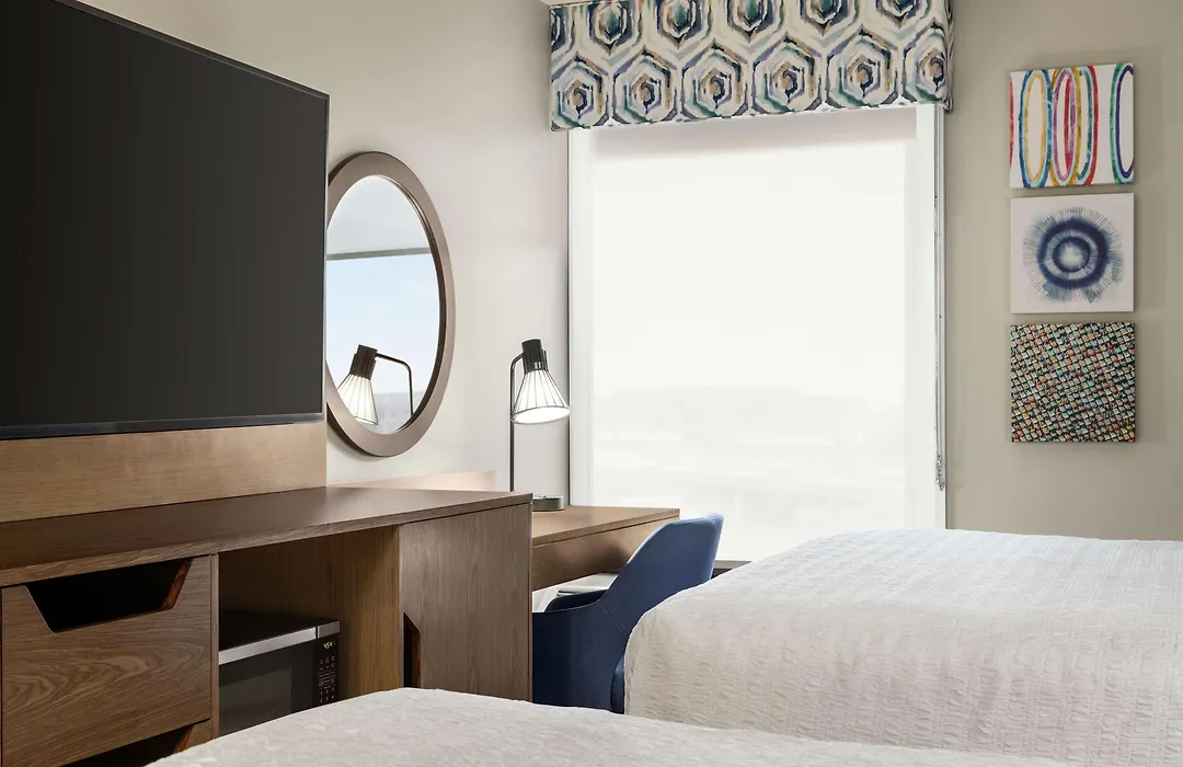 Hampton Inn Kansas City - Airport-1