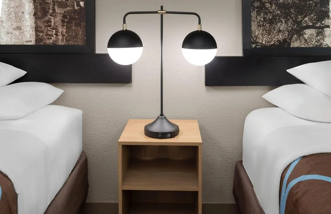 Super 8 By Wyndham San Antonio/Alamodome Area-1