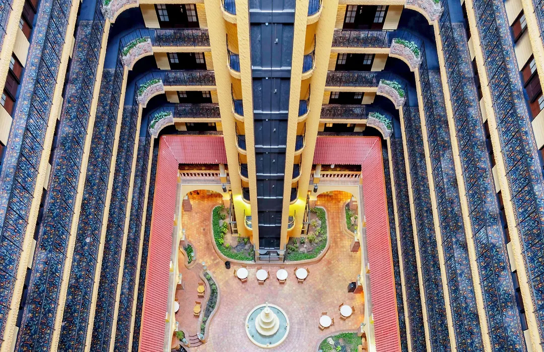 Embassy Suites By Hilton Kansas City Plaza-1