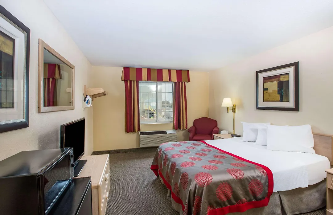Ramada By Wyndham Sioux Falls-1