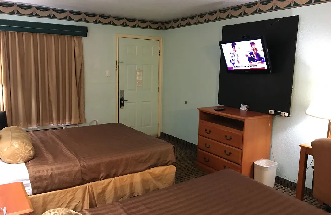 Econo Lodge Inn & Suites Near Lackland Afb-1