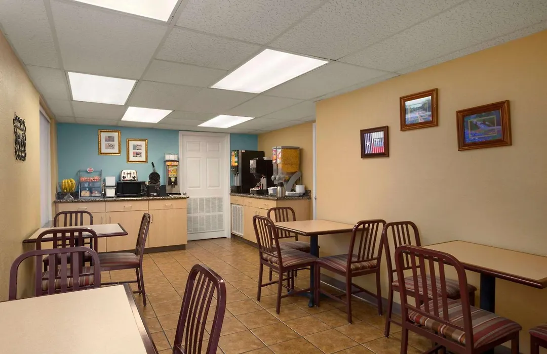 Super 8 By Wyndham Austin Downtown/Capitol Area-1