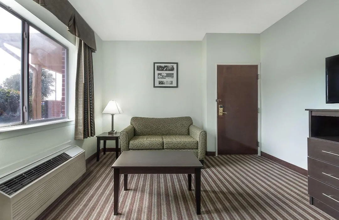 Days Inn & Suites By Wyndham Dallas-1