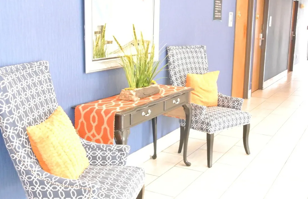 Guesthouse Inn & Suites Lexington-1