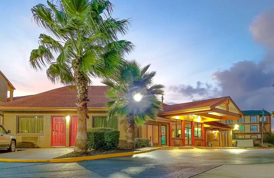 Howard Johnson By Wyndham Houston Hobby Airport-1