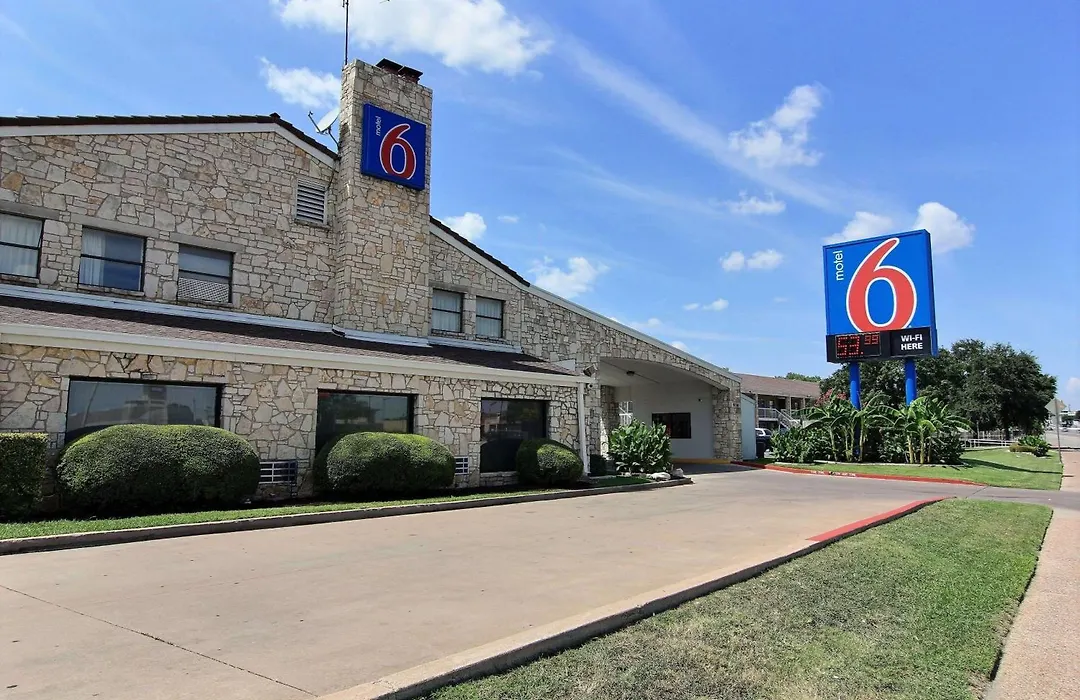 Motel 6 Austin, Tx - Central Downtown Ut-1