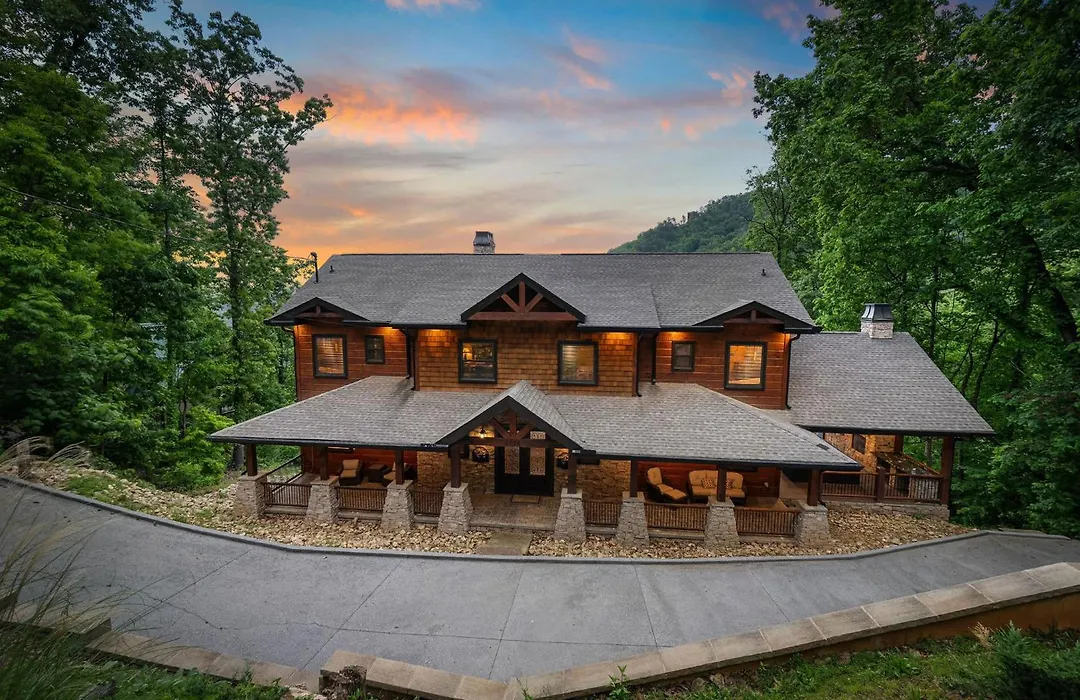 Black Bears & Biscuits Lodge By American Patriot Getaways-1