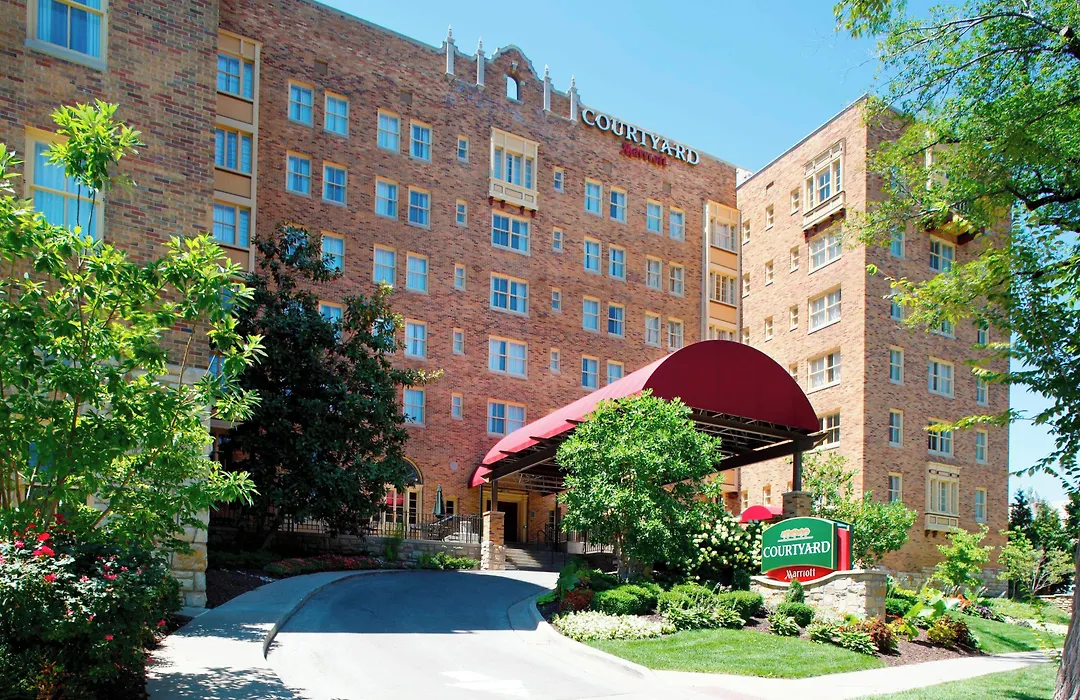 Courtyard Kansas City Country Club Plaza-1