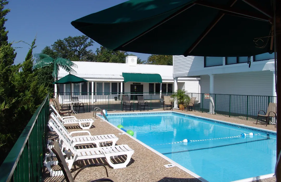 Super 8 By Wyndham Branson - Shepherd Of The Hills Exwy-1