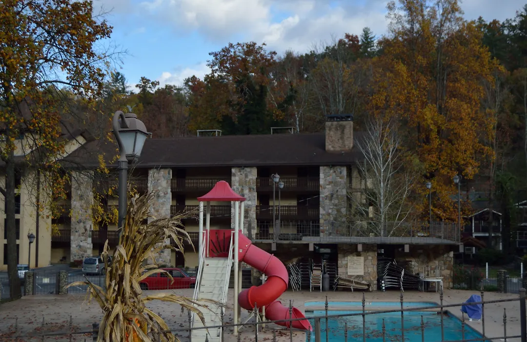 Brookside Lodge - Gatlinburg - On The River-1
