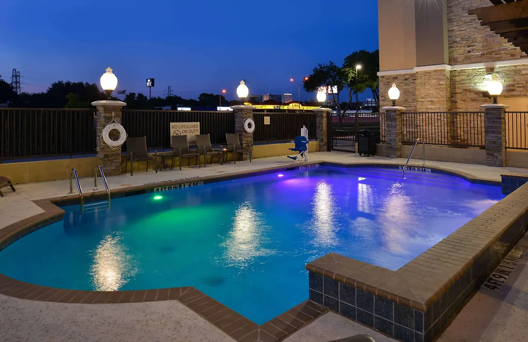 Hampton Inn & Suites Dallas Market Center-1