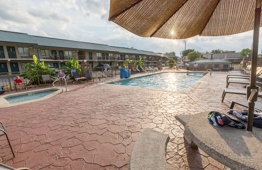 Mountain Breeze Motel-1