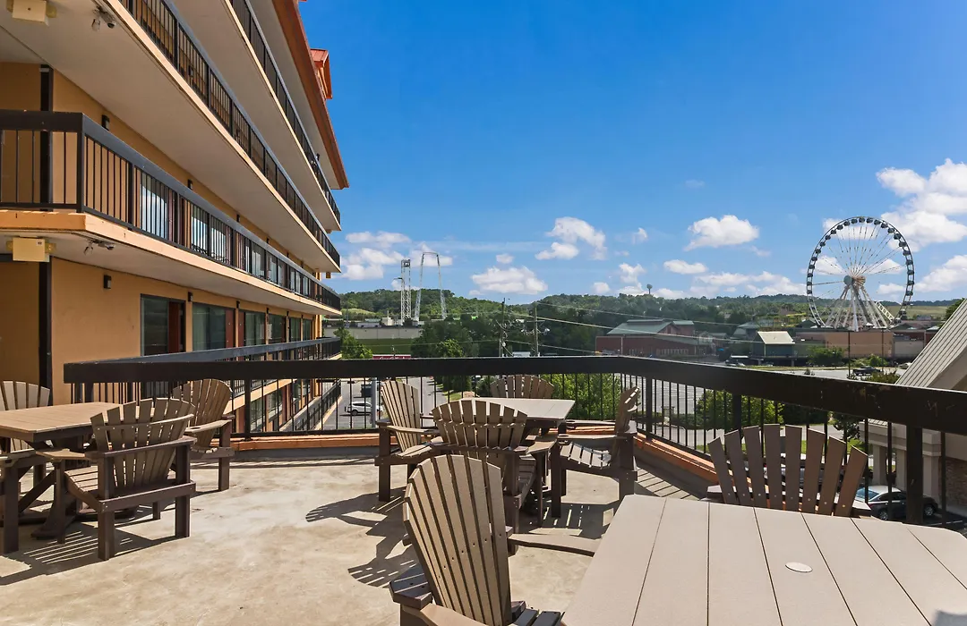 Mountain Vista Inn & Suites - Walking Distance To The Island-1