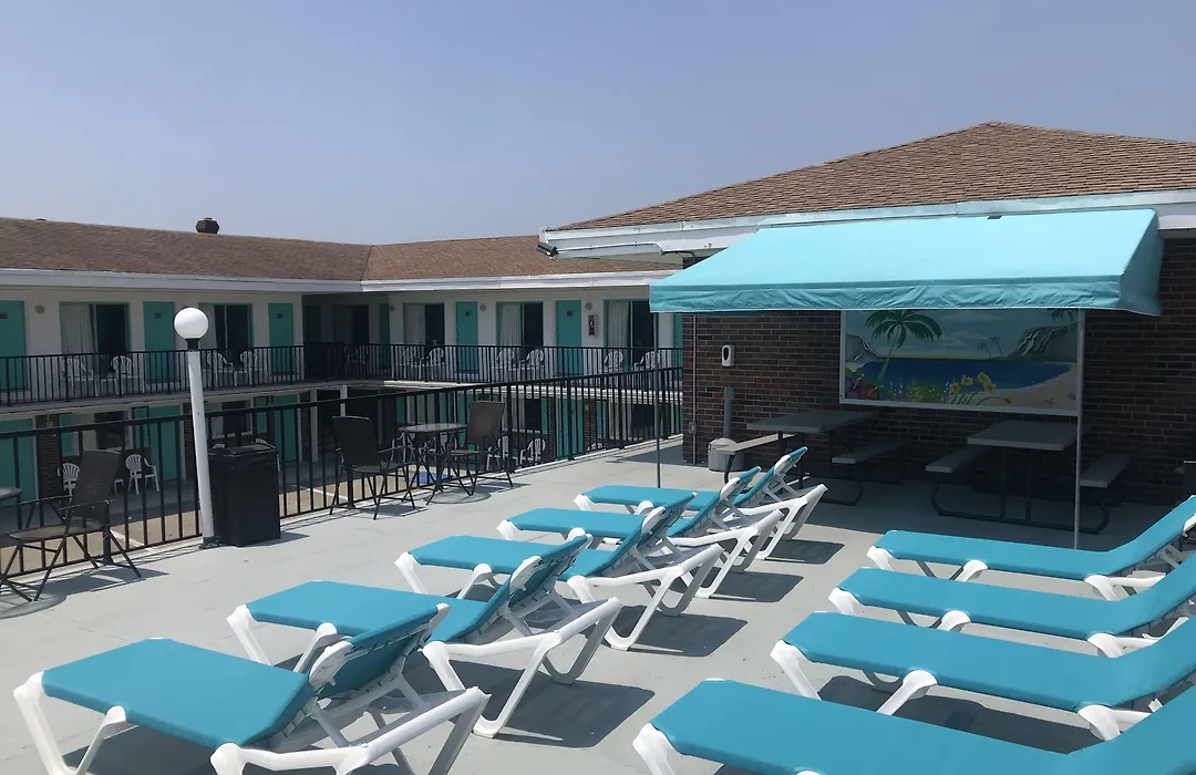 Surfcomber Motel-1