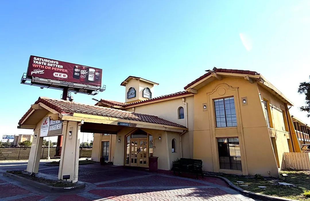 Townhouse Garden Inn & Suites San Antonio I 35-1