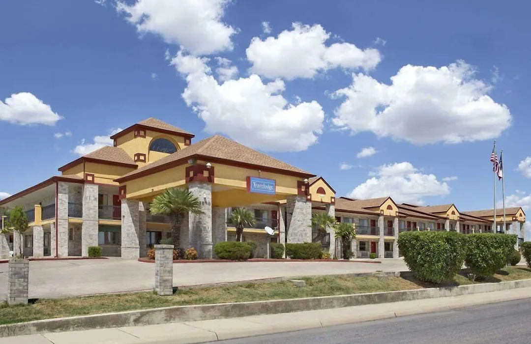 Quality Inn I-10 East Near Frost Bank Center-1