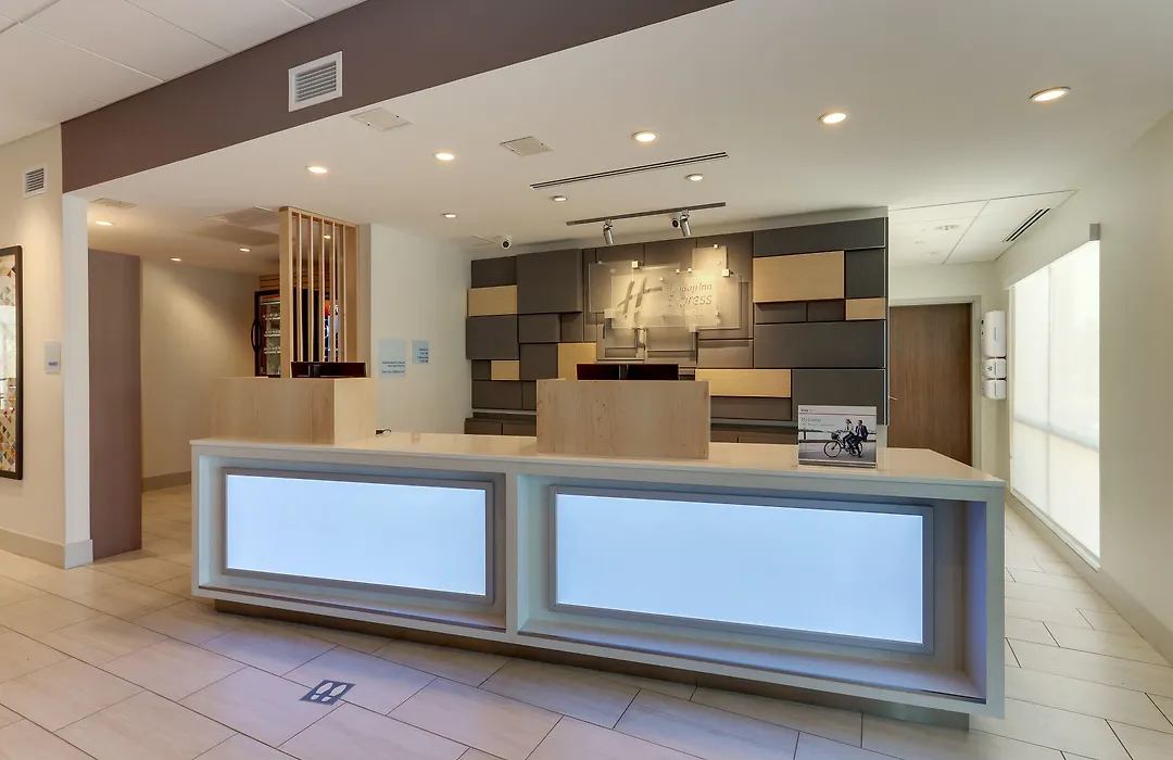 Holiday Inn Express & Suites - Roanoke - Civic Center-1