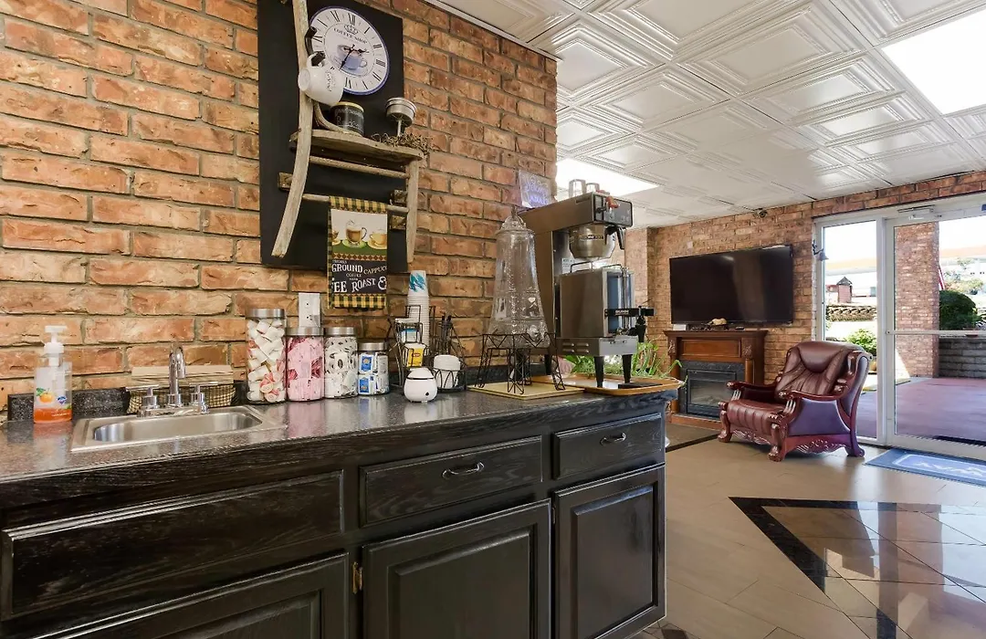 Rodeway Inn Branson, Brick House-1