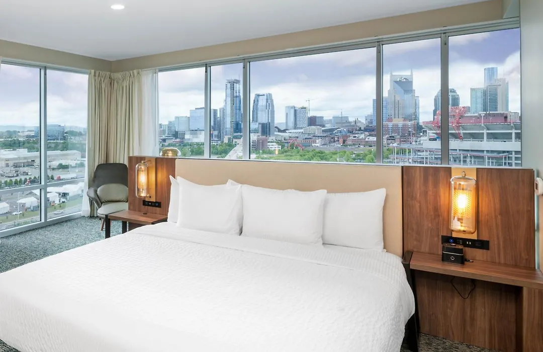 La Quinta Inn & Suites By Wyndham Nashville Downtown Stadium-1