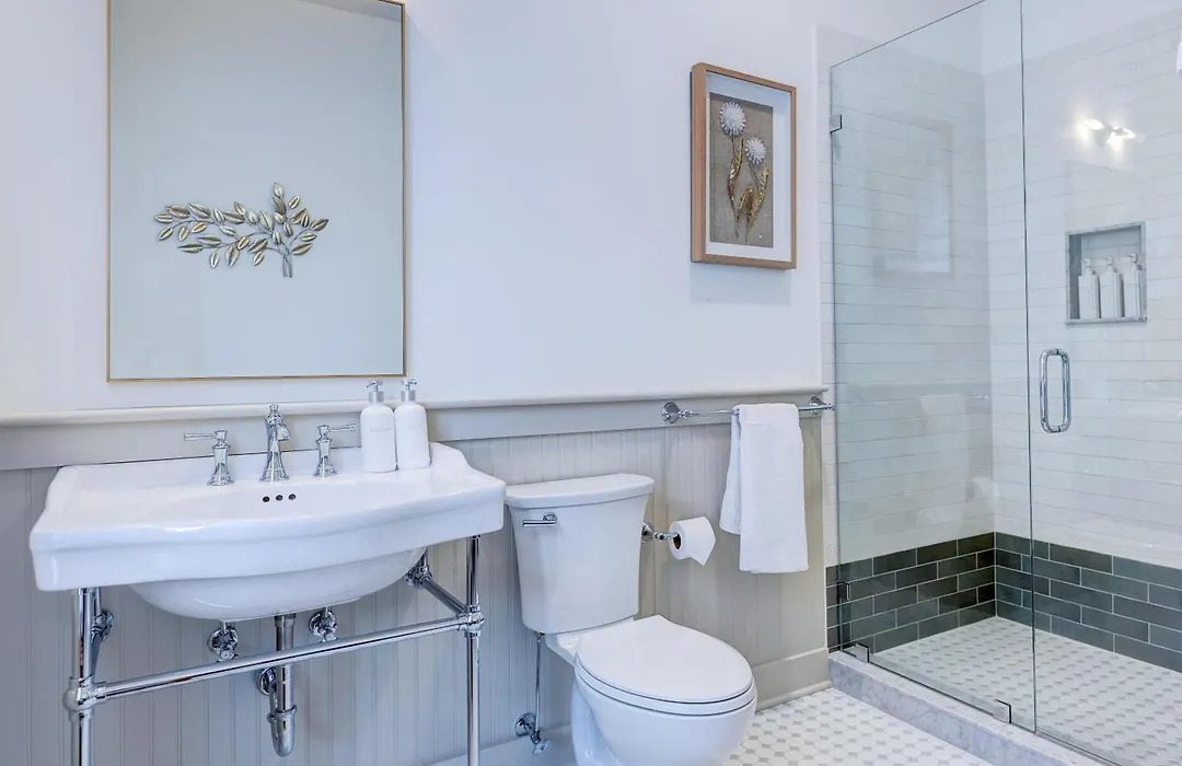 The 200 South St - King Rm 22-1