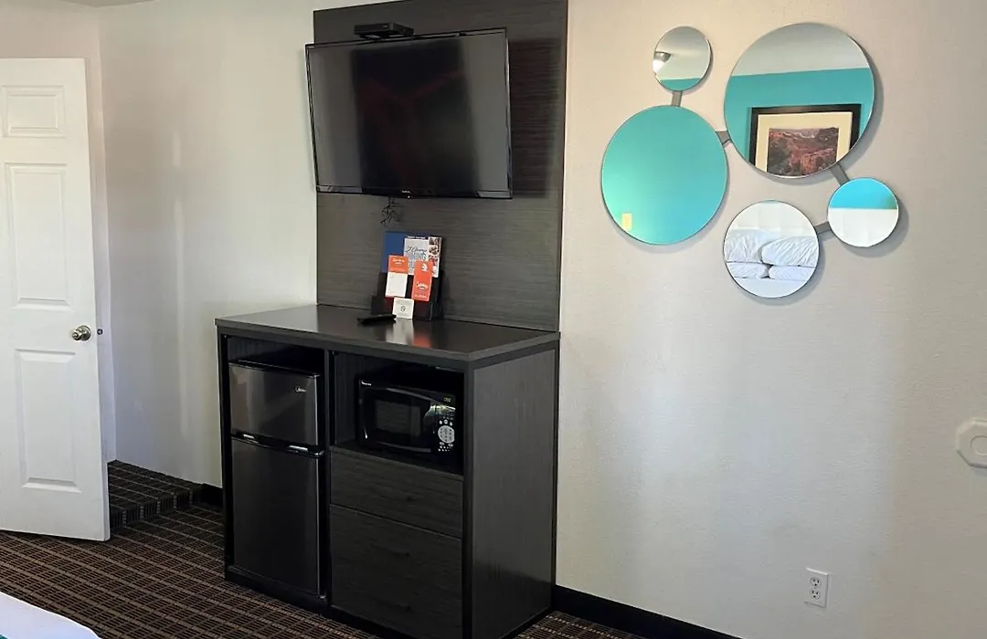 Howard Johnson By Wyndham St. George Hotel & Suites-1