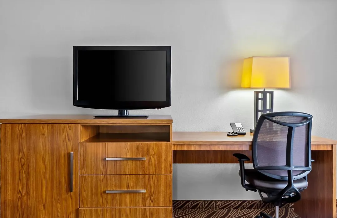 Quality Inn & Suites San Antonio Airport - Stone Oak-1