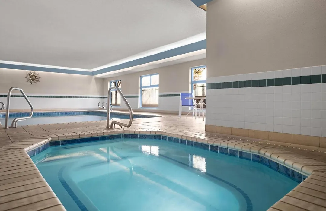 Days Inn & Suites By Wyndham Airport Albuquerque-1
