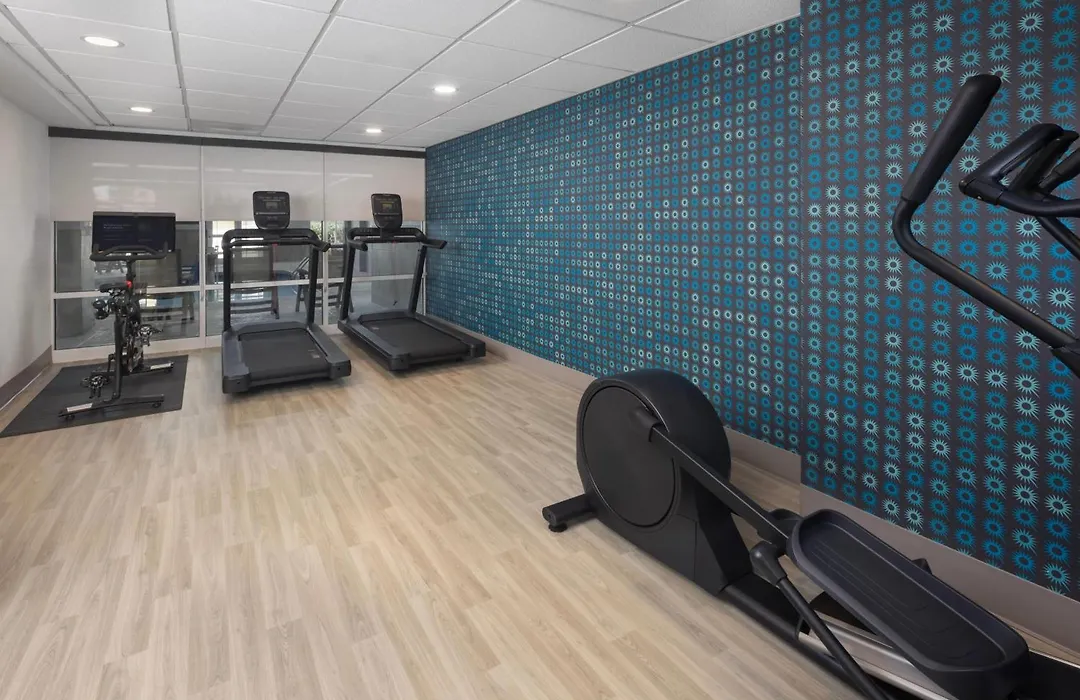 La Quinta Inn & Suites By Wyndham Downtown Asheville-1