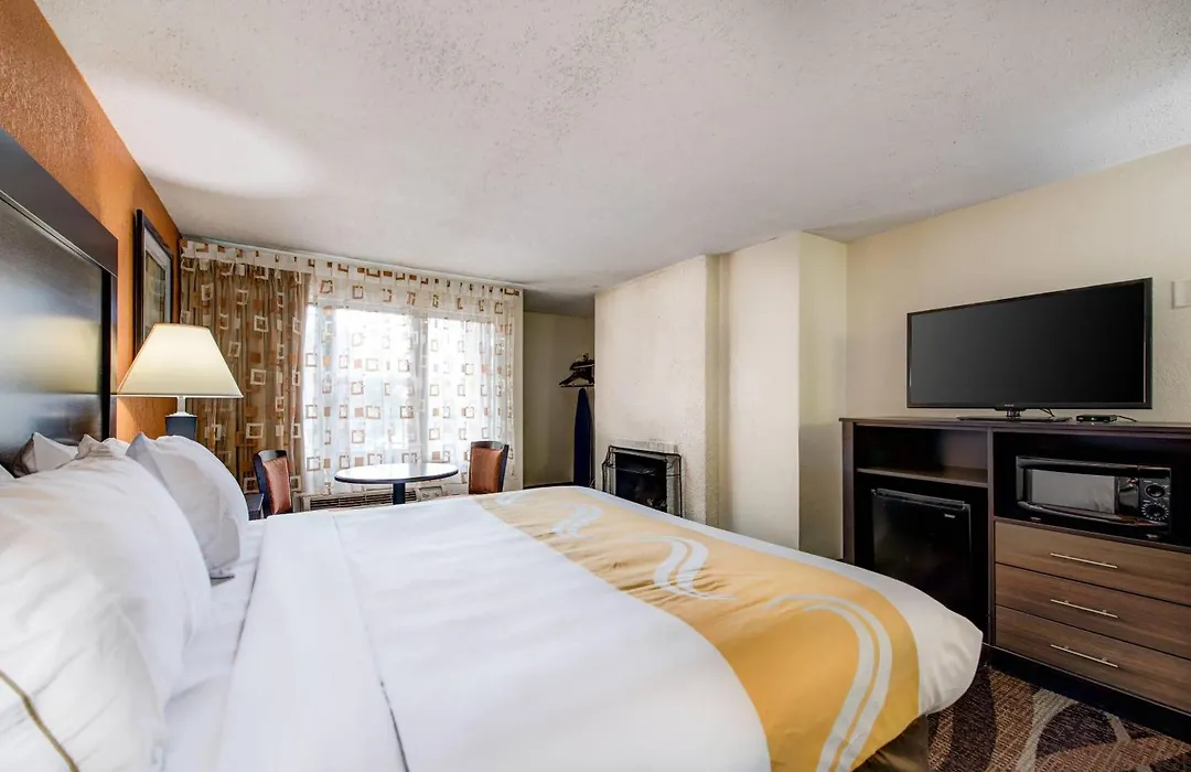 Quality Inn Creekside - Downtown Gatlinburg-1