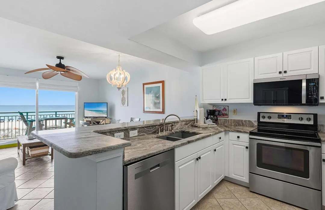 Pelican Isle 205-1