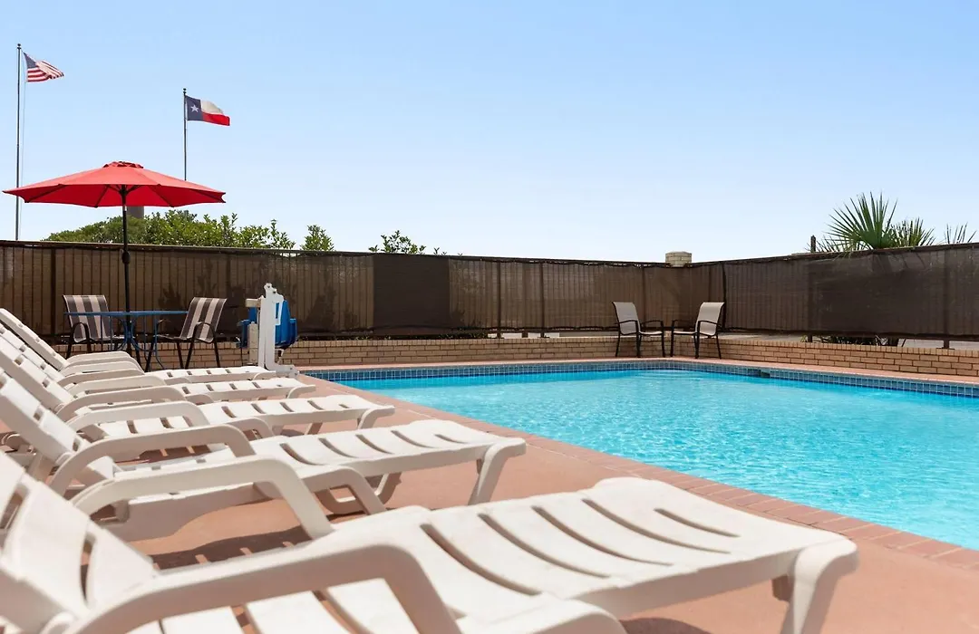 Ramada By Wyndham San Antonio Near Seaworld - Lackland Afb-1
