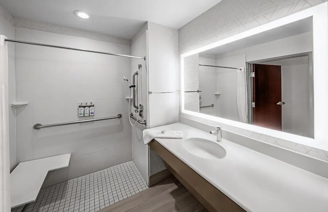 Holiday Inn Express & Suites San Antonio Frost Bank Center By Ihg-1