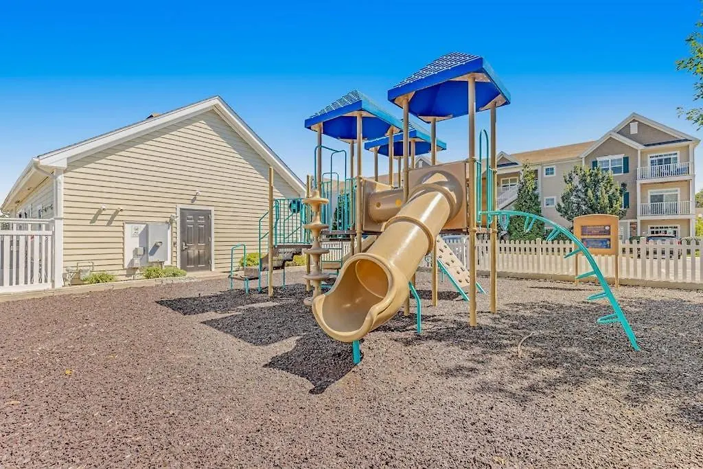Grande At Canal Pointe 37484 Liverpool Ln-1