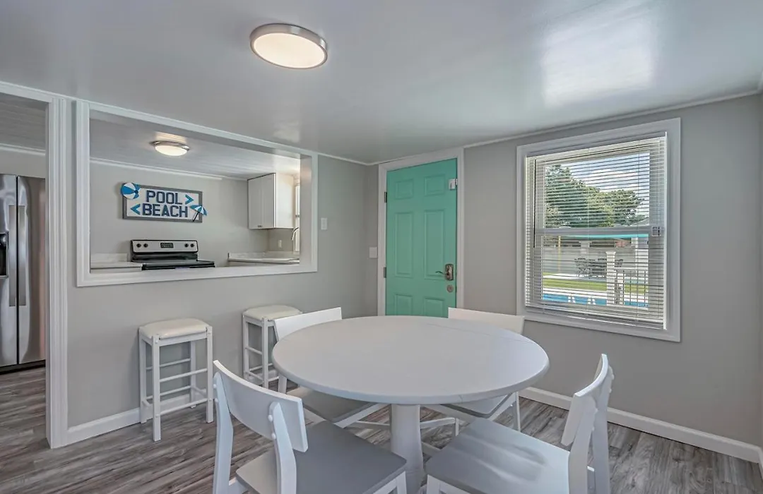 Immaculate Home With Putting Green And Private Pool! Pet Friendly 6 Bedroom- 4 Bath Duplex A&B-1