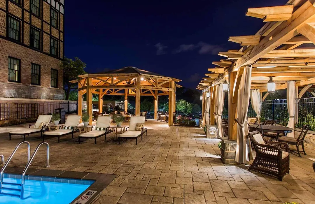 Hotel Roanoke & Conference Center, Curio Collection By Hilton-1