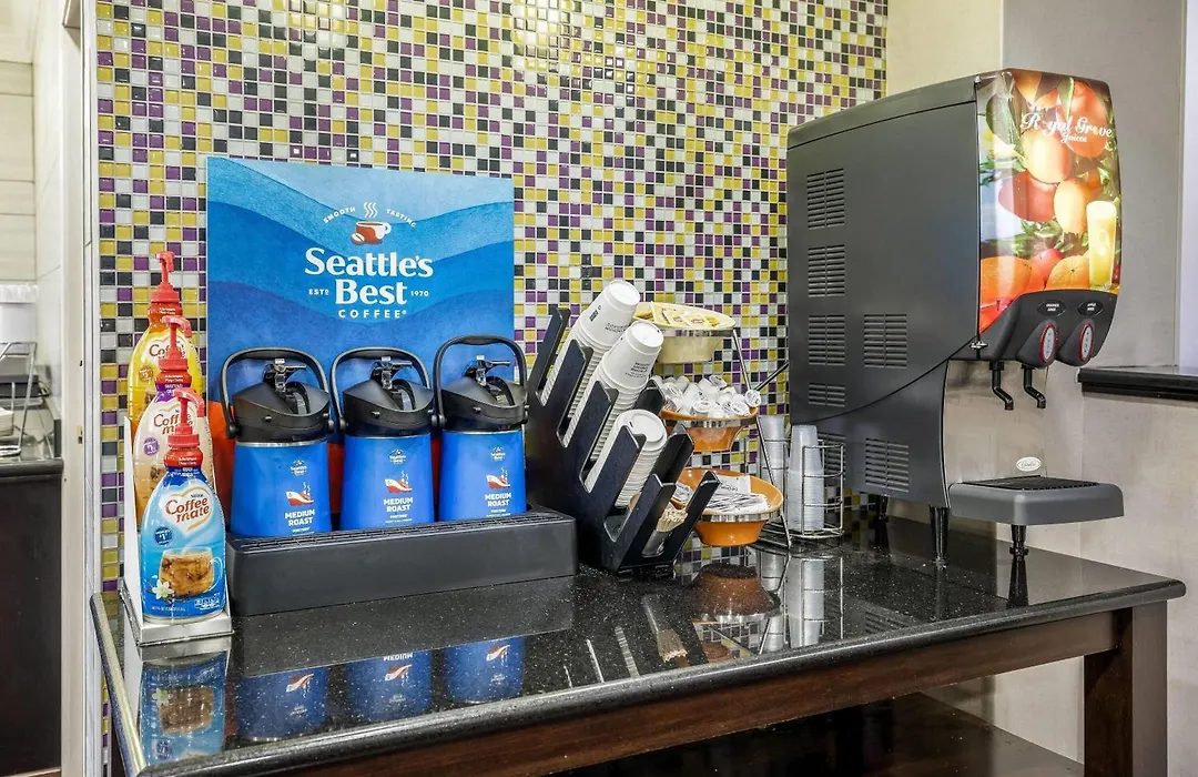La Quinta Inn & Suites By Wyndham Louisville East-1