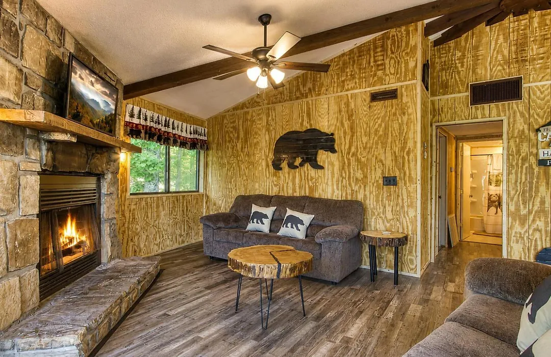 Three Bears Den, Hot Tub, Pool Table, Pool Access, 560 Free Tickets Each Paid Day-1