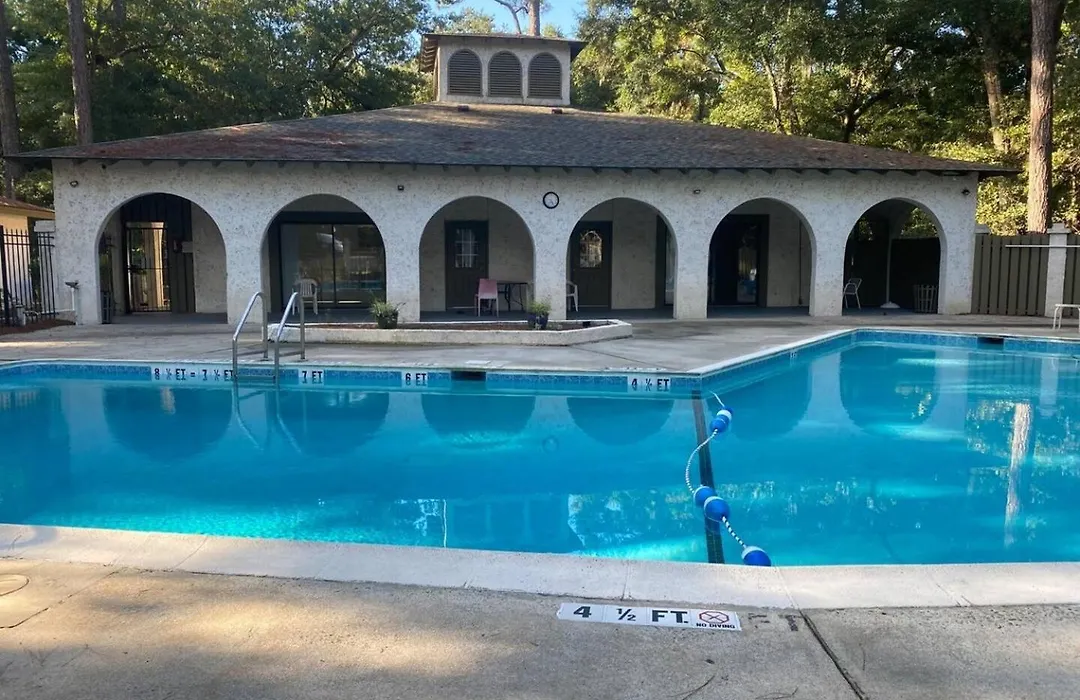 Pet Friendly | Pool | Tennis | Walk To Shops-1