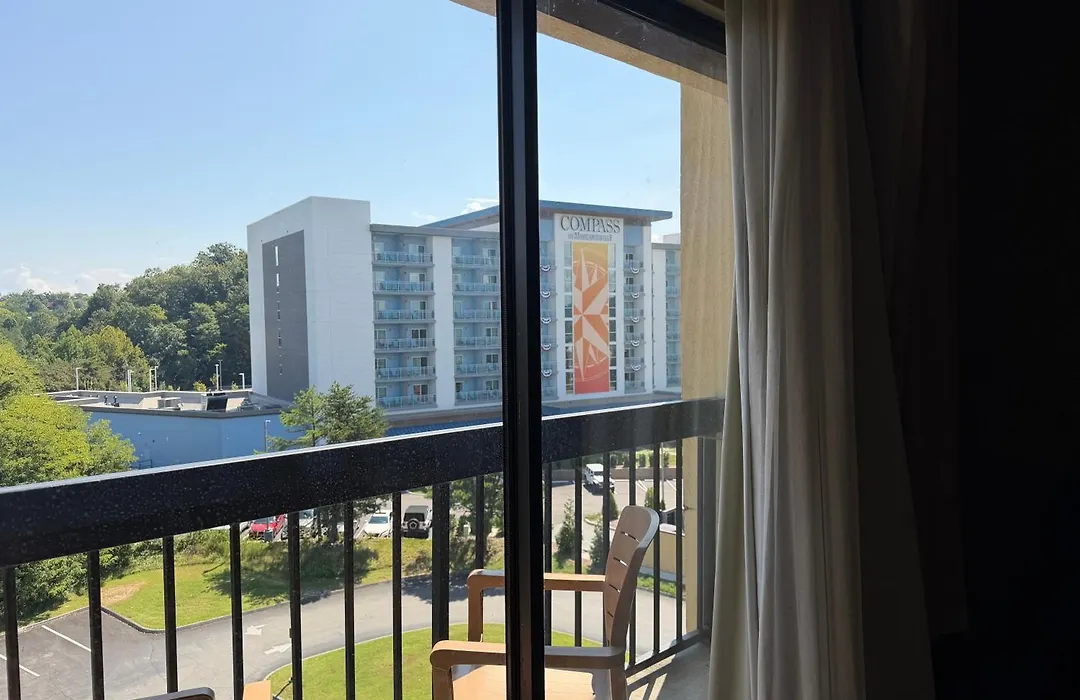 Vista Suites Near Island And Leconte Convention Center-1