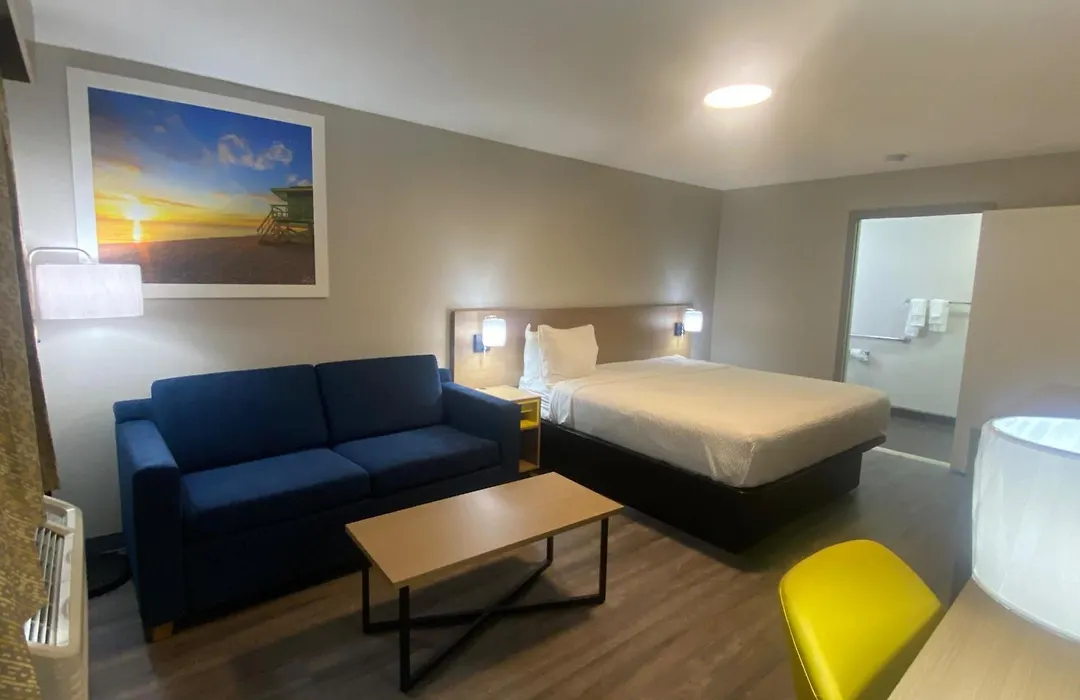 Days Inn & Suites By Wyndham Albuquerque West-1