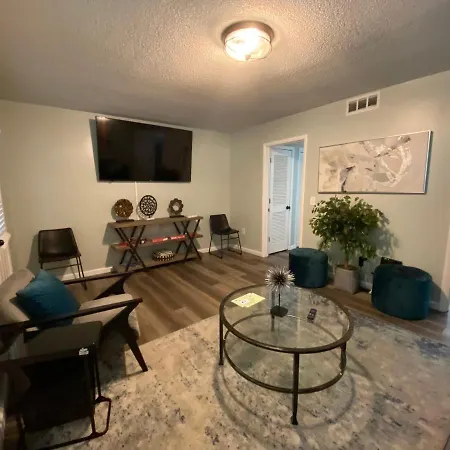 Hhi Homes- Newly Renovated Cozy Modern Pet-Friendly Villa-Ideal Location-3