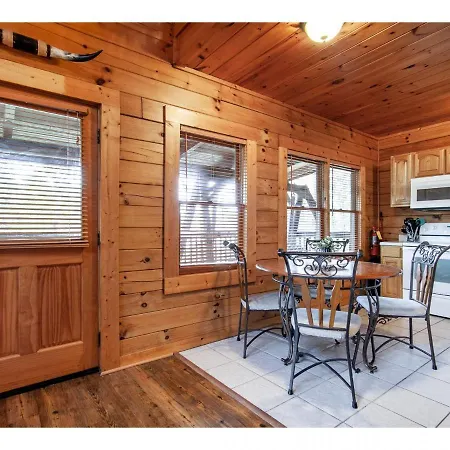 Stairway To Heaven - Hot Tub, Pool, Prime Location-2