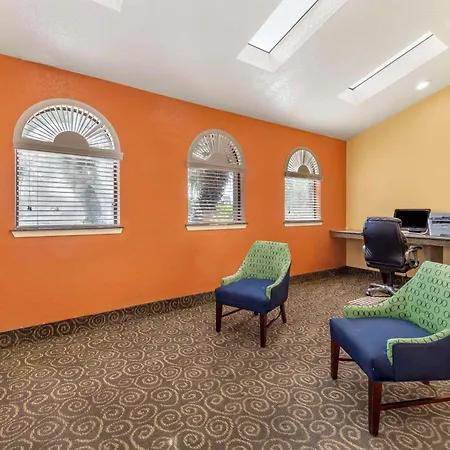 Econo Lodge Near Lackland Air Force Base-Seaworld-3