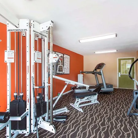 Quality Inn & Suites I-35 Near Frost Bank Center-3
