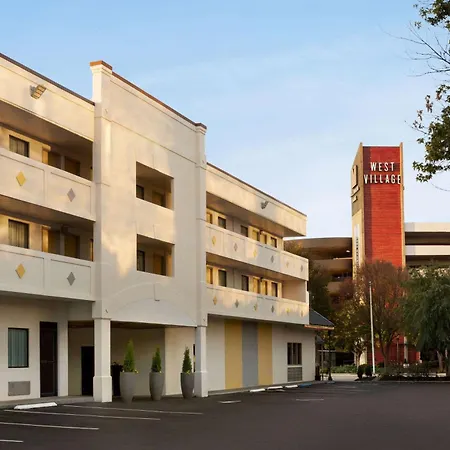 Hotel Bo, A Days Inn By Wyndham Chattanooga Downtown-2