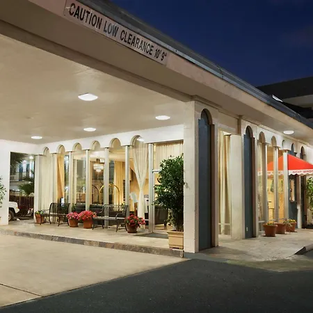 Travelodge By Wyndham Bakersfield-2