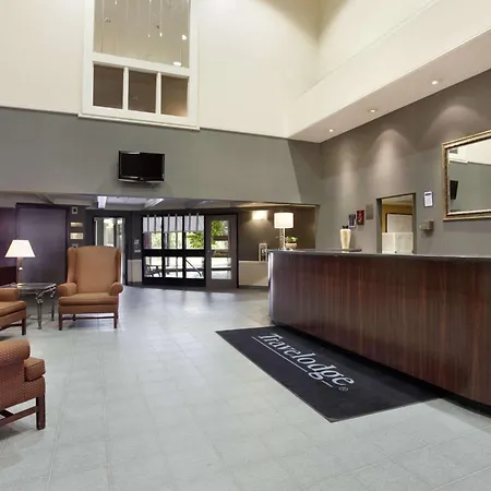Travelodge By Wyndham Ottawa East-3