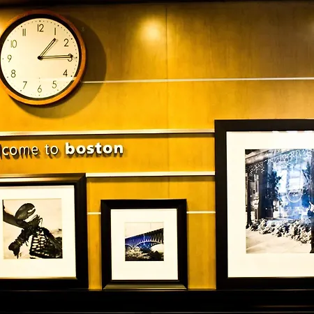 Hampton Inn & Suites Boston Crosstown Center-3